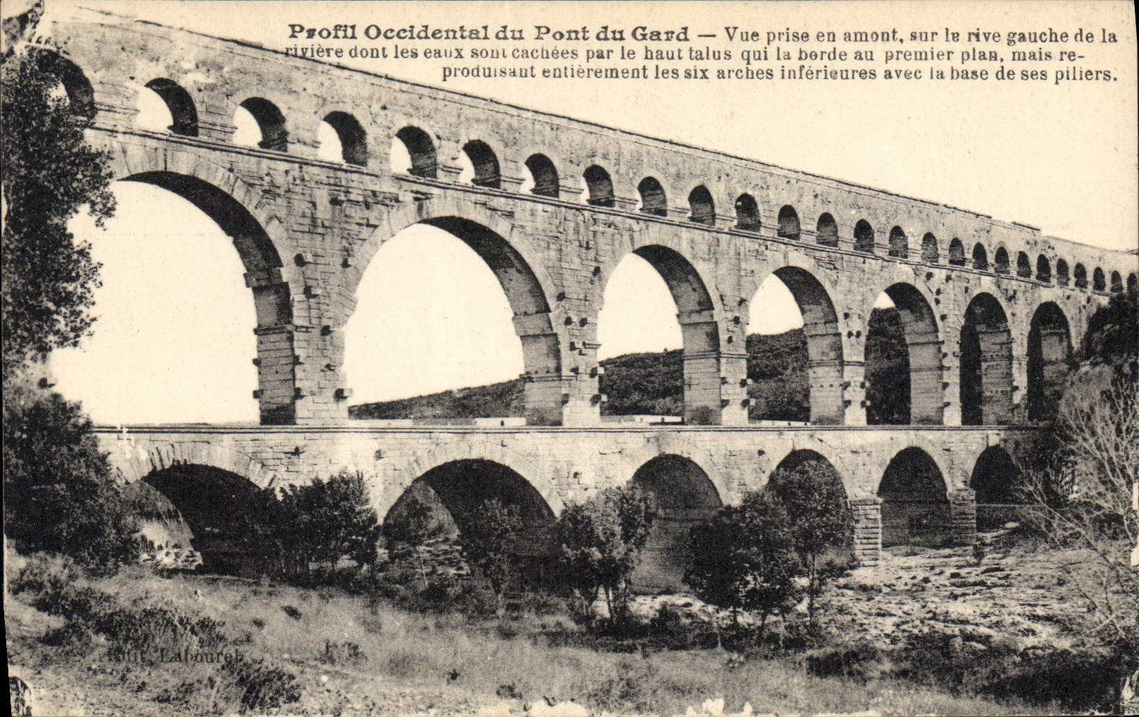 CPA Profil Occidentale du Pont du Gard Vue prise en amont 