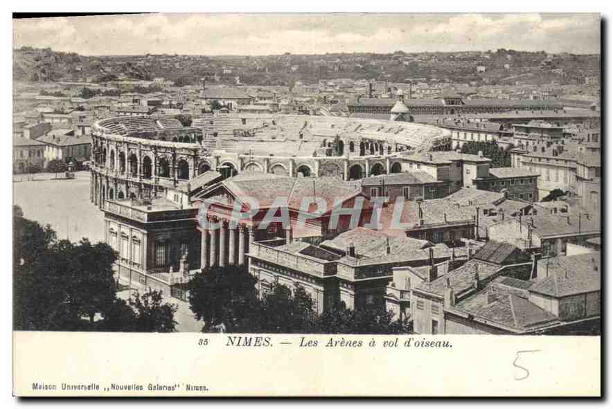 CPA Nimes Les Arenes a vol d'Oiseau 