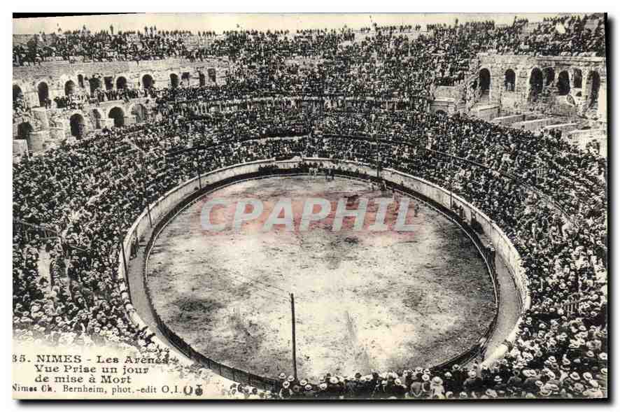 Nîmes - Les Arènes — Vue prise un jour de mise à mort — phot. Bernheim, édit. O.1.05