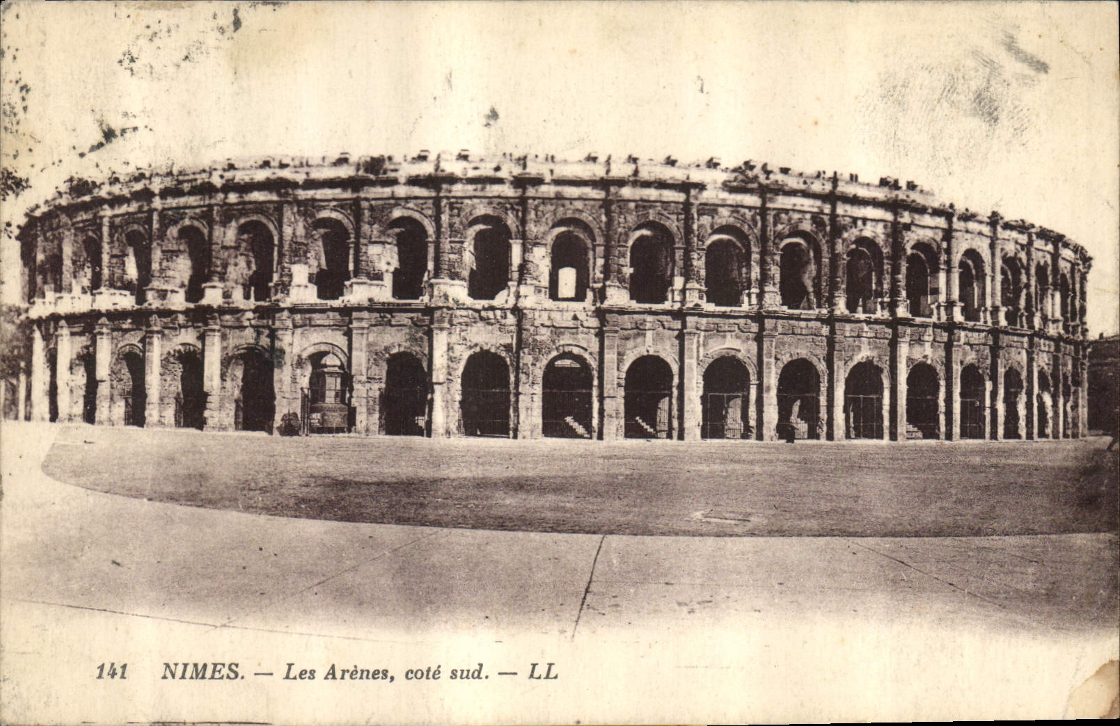 Nîmes — Les Arènes, côté sud — LL, n° 141