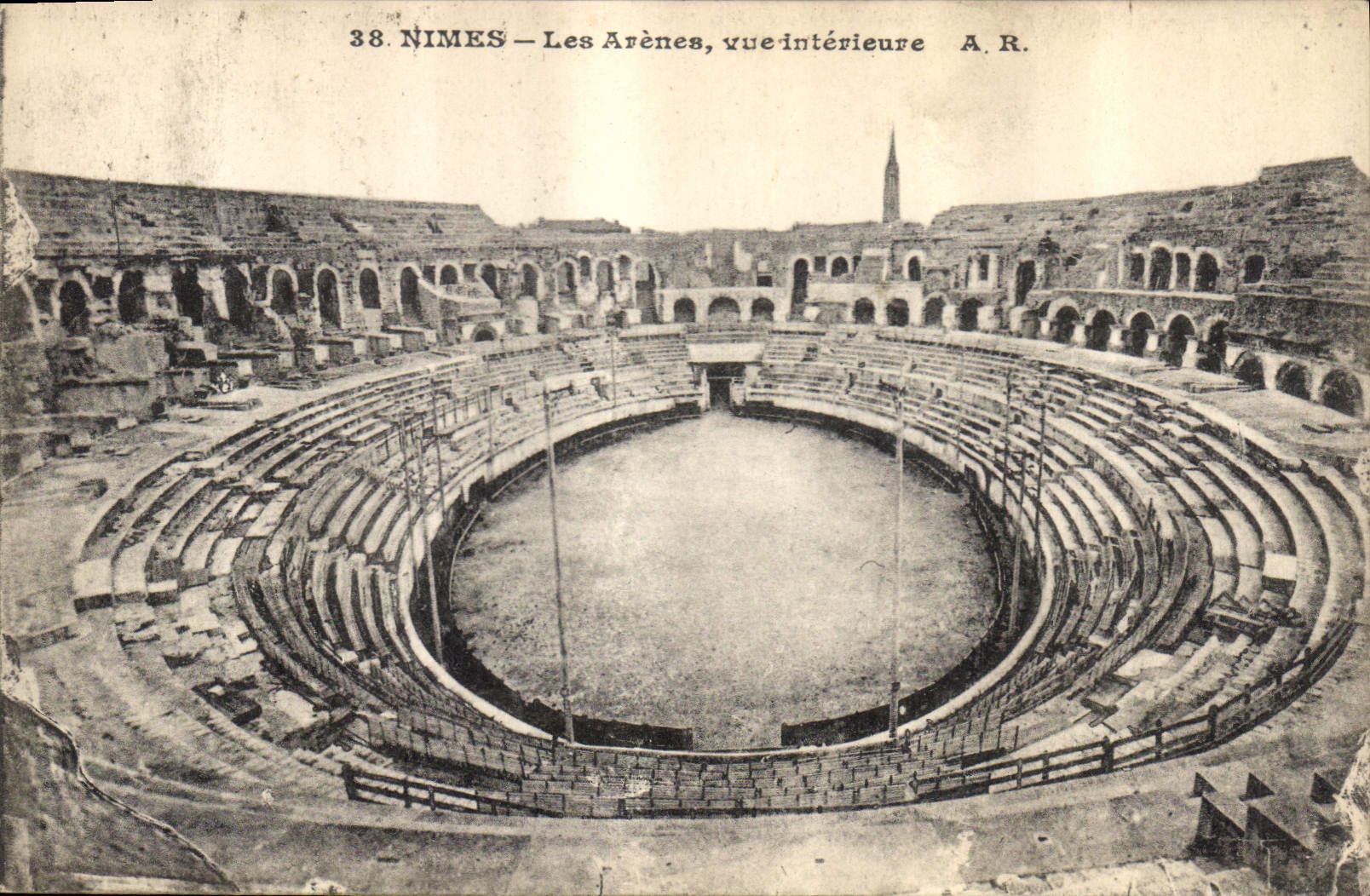 Nîmes — Les Arènes, vue intérieure — A.R. n°38