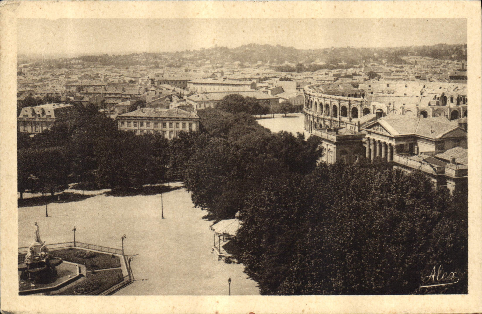 Nîmes (Gard) — Allgemeine Ansicht der Stadt und der Esplanade — Alea