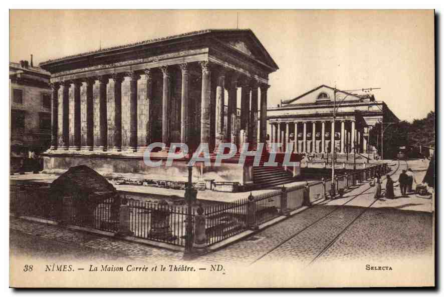 CPA Nimes La Maison Carree et le Theatre 