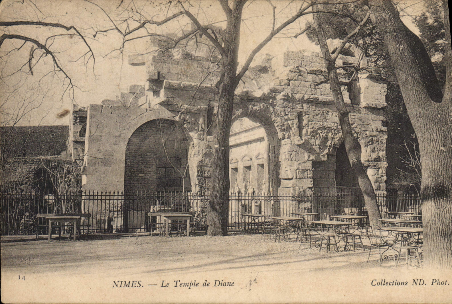 Nîmes — Le Temple de Diane — Collections ND. Phot. n°14