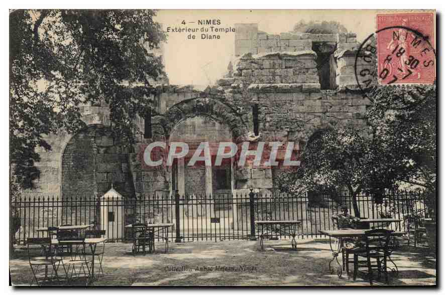 CPA Nimes Exterieur du Temple de Diane 