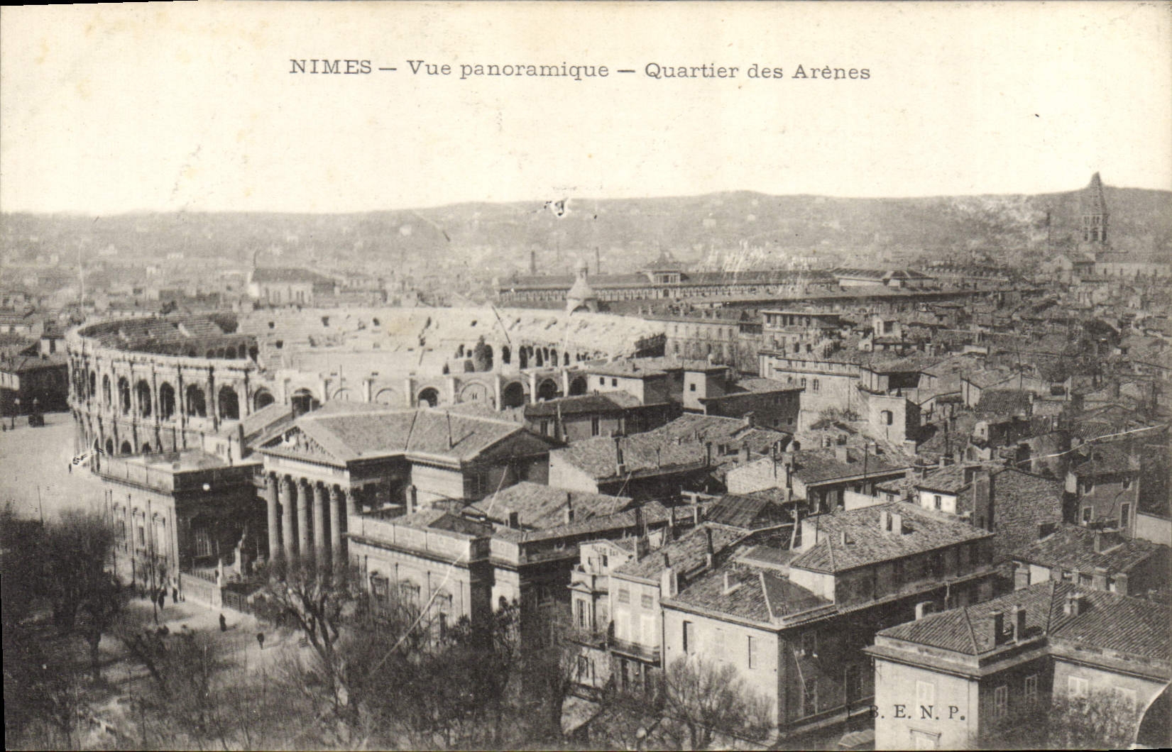 Nîmes — Vue panoramique — Quartier des Arènes — R.E.N.P.