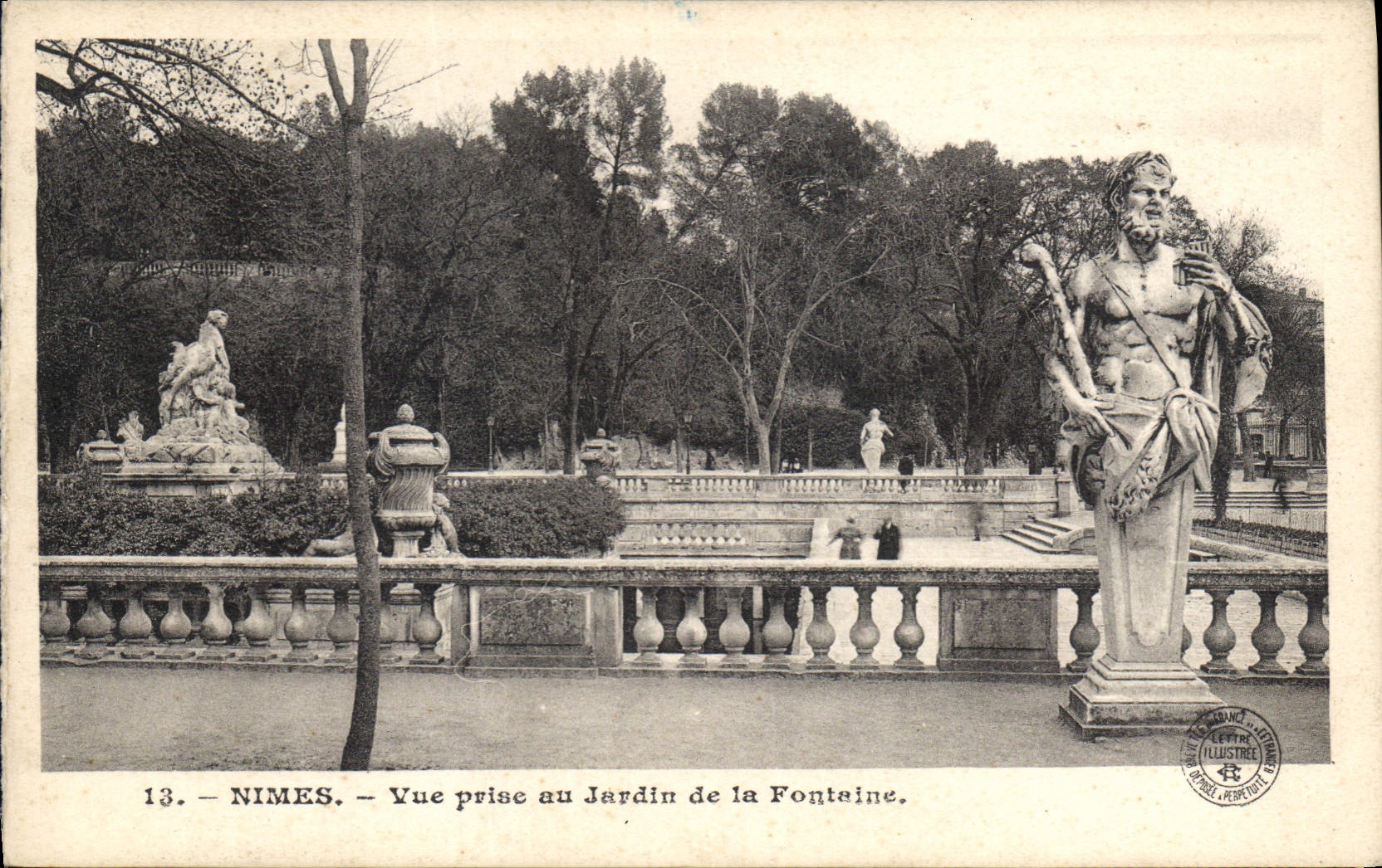 Nîmes — Vue prise au Jardin de la Fontaine — Éditeur La Revue Illustrée, n°13