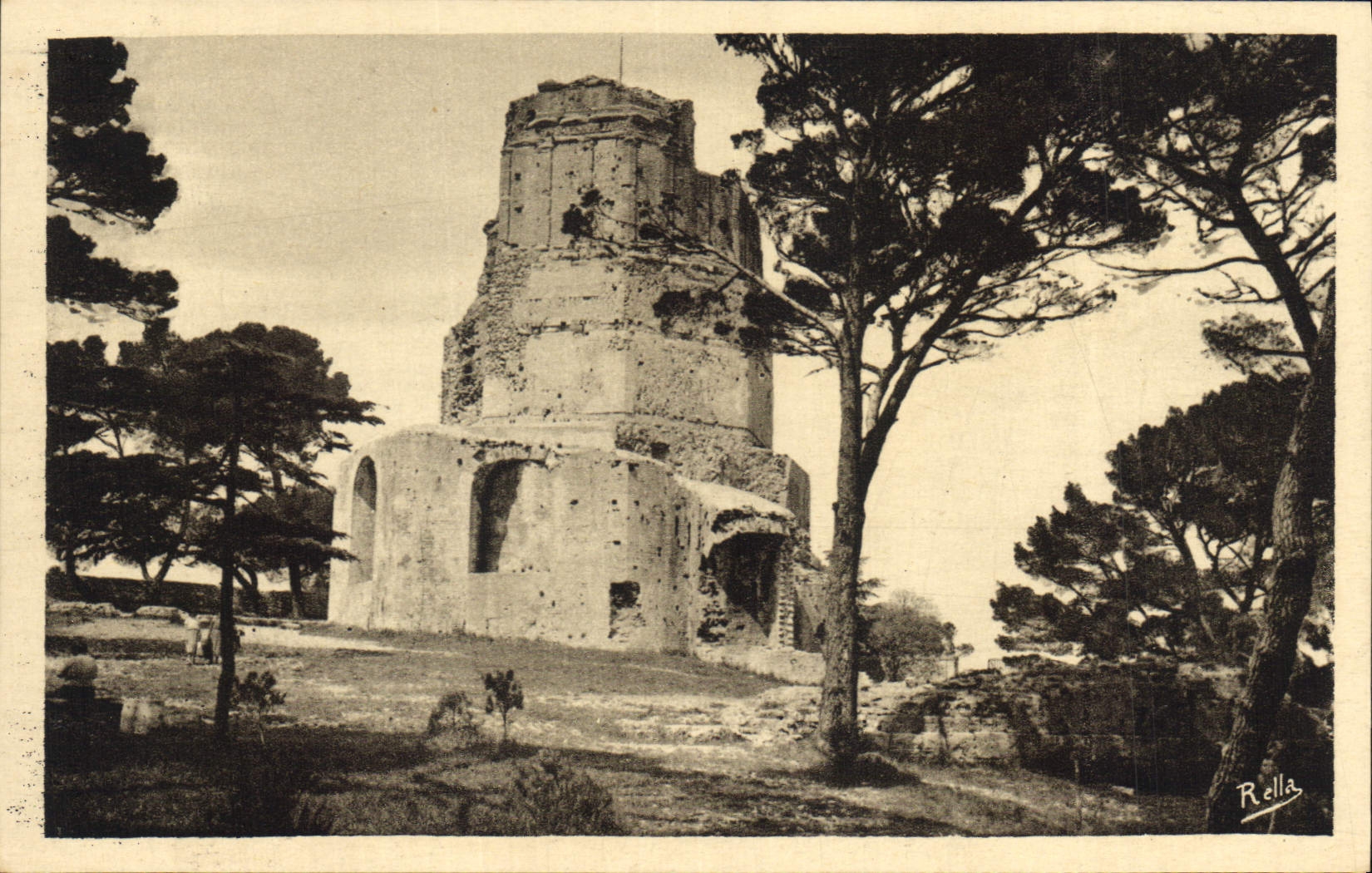 Nîmes — La Tour Magne — Rella