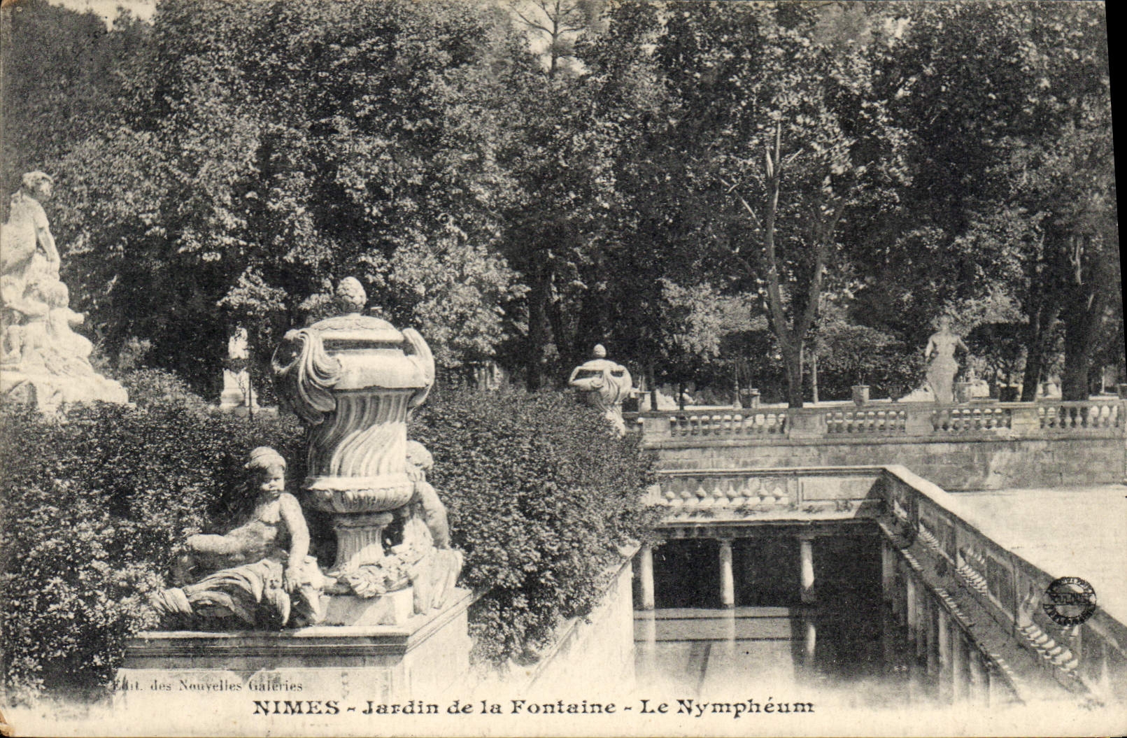 CPA Nimes Jardin de la Fontaine Le Nympheum 