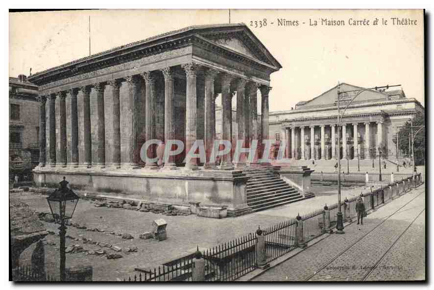 CPA Nimes La Maison Carree et le Theatre 