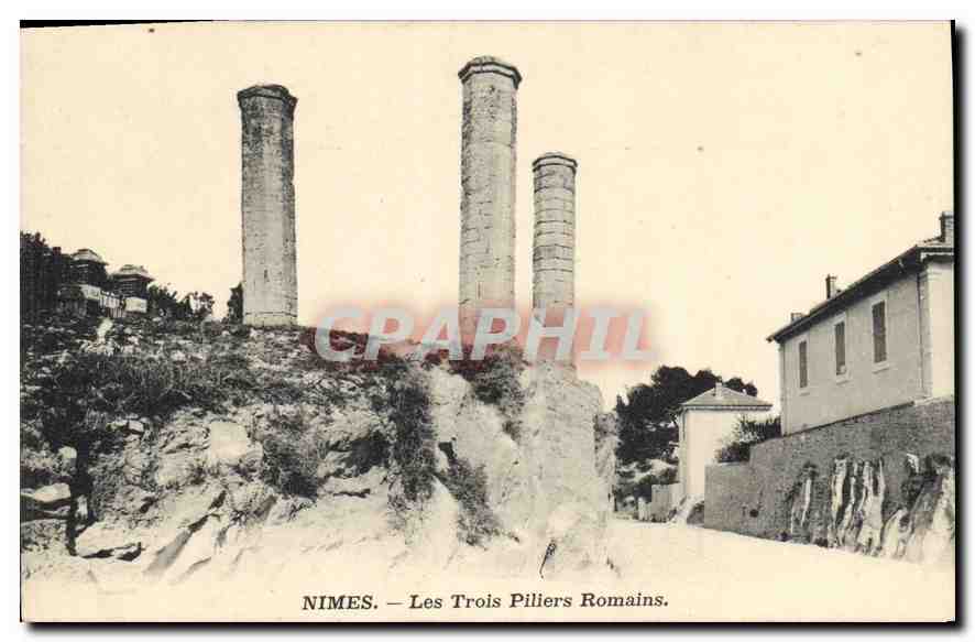 CPA Nimes Les Trois Piliers Romains 