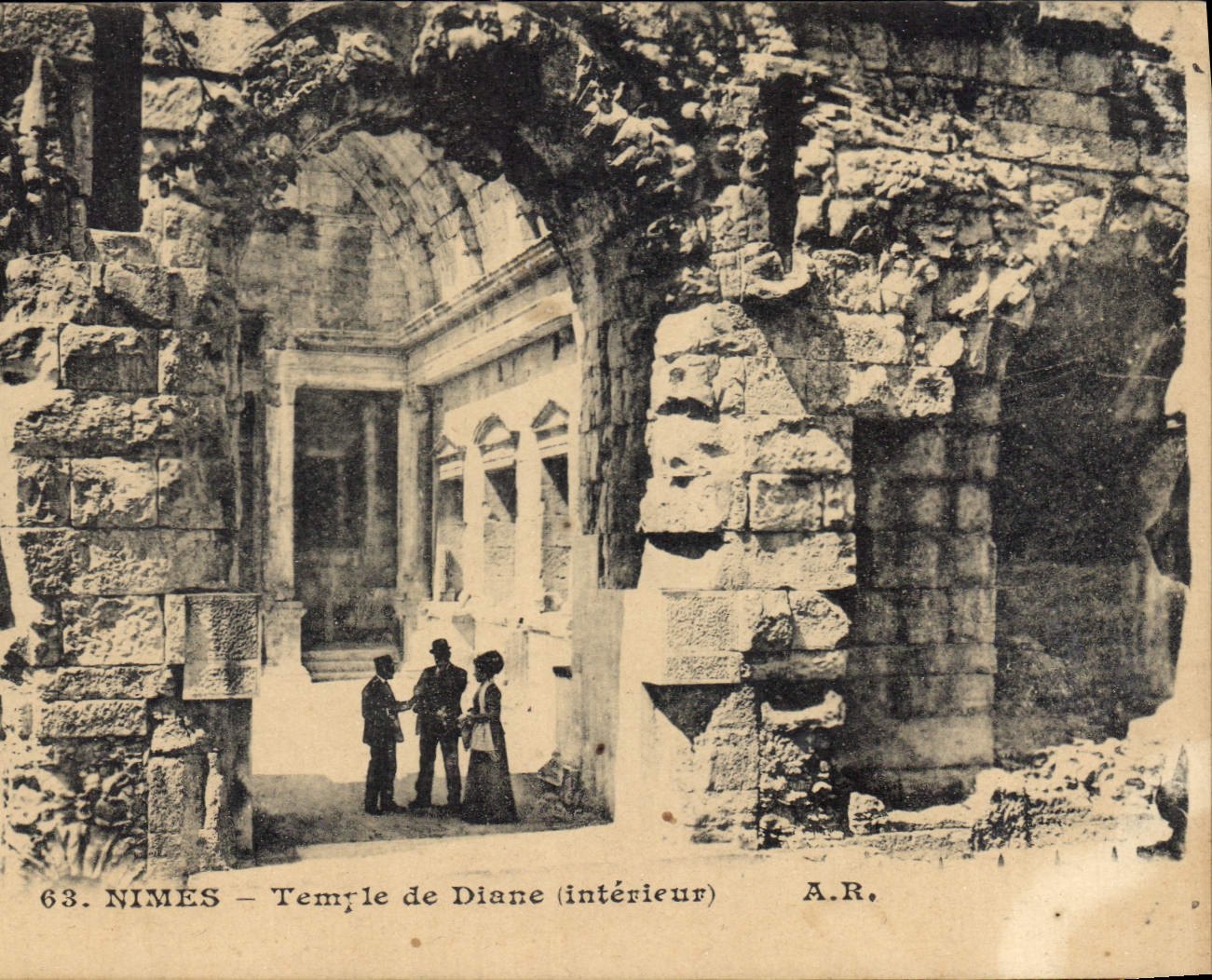 Nîmes — Temple de Diane (intérieur) — A.R., n°63