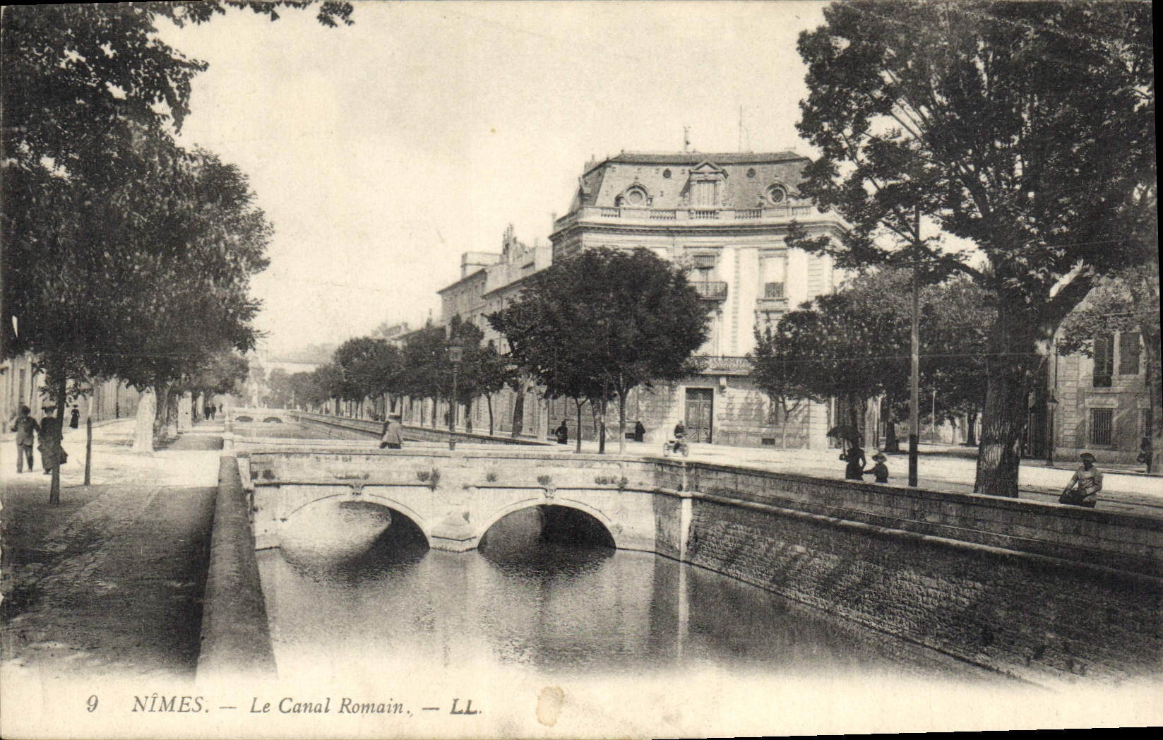 NÎMES — Le Canal Romain — LL