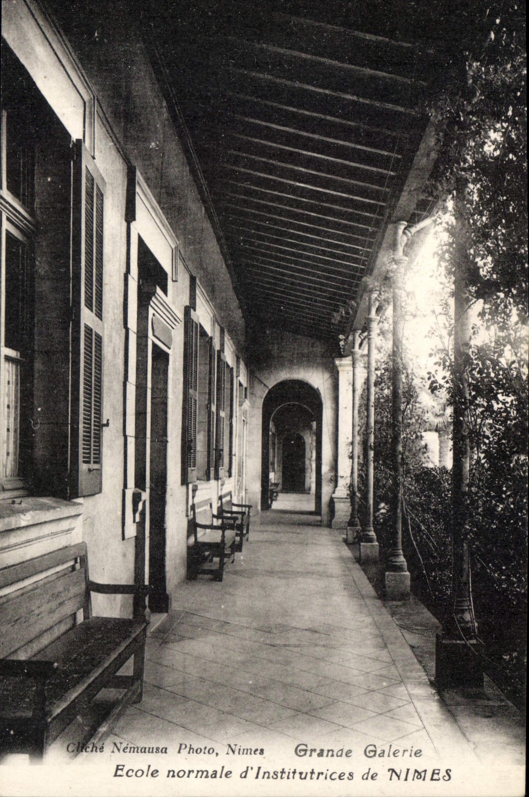 CPA Cliche Nemausa Photo Nimes Grande Galerie Ecole normale d'Institutrices de Nimes 
