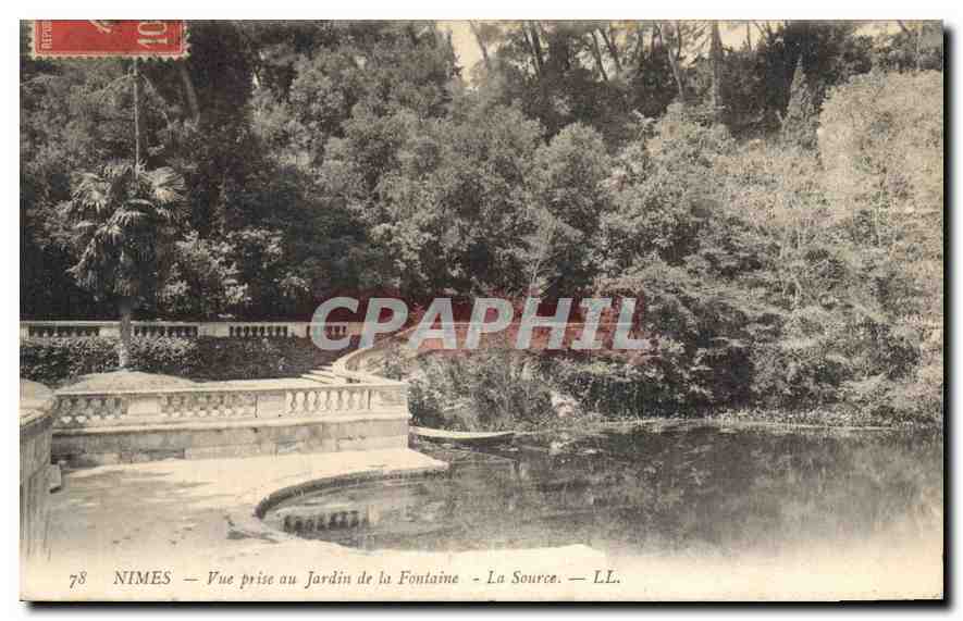 CPA Nimes vue prise au jardin de la Fontaine la Source 