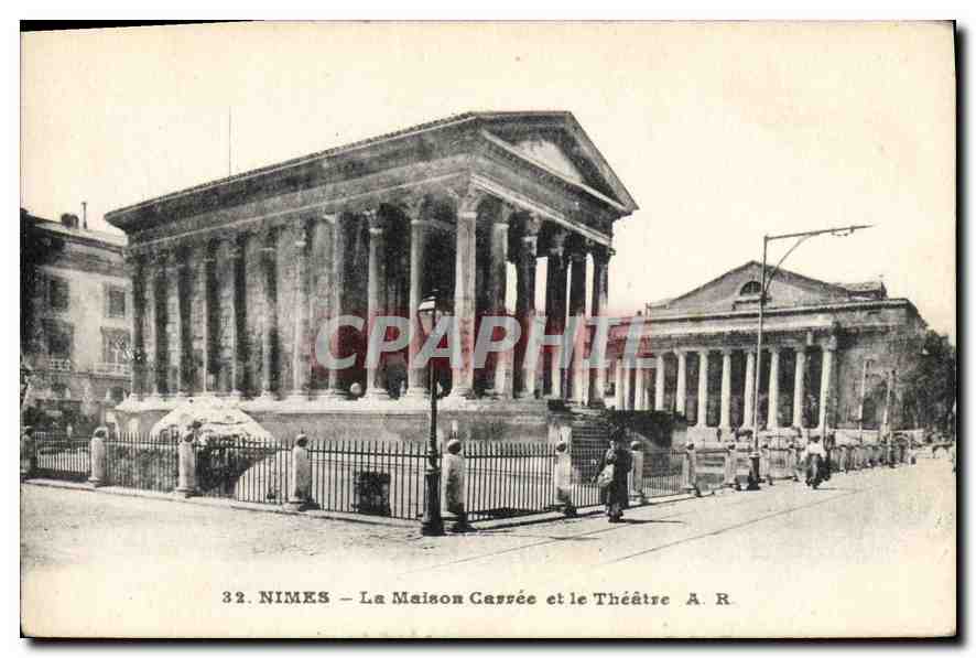 CPA Nimes la Maison Carree et le Theatre 