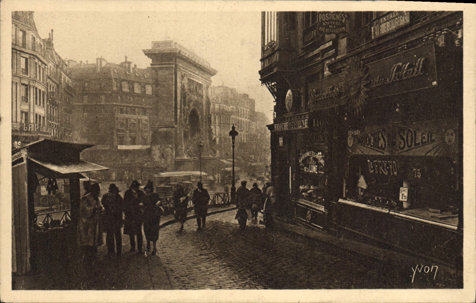 CPA Paris en Flanant la Porte Saint Denis vue de la Rue de la Lune 