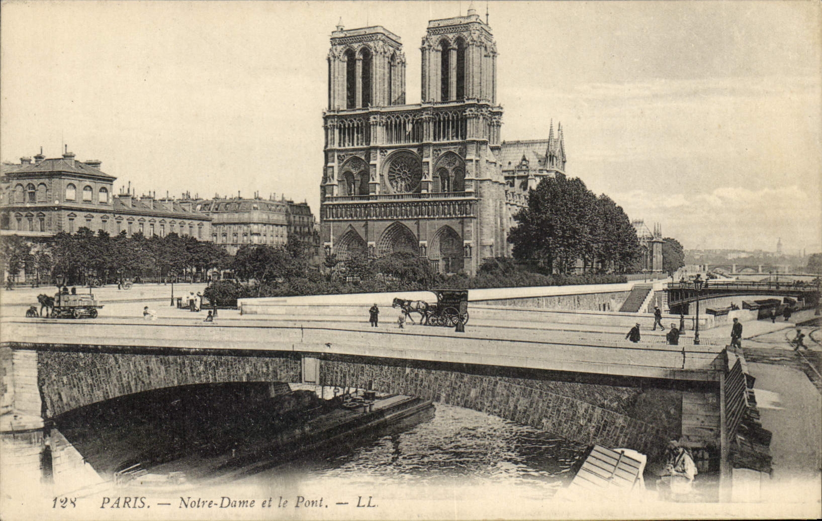 CPA Paris Notre Dame et le Pont 