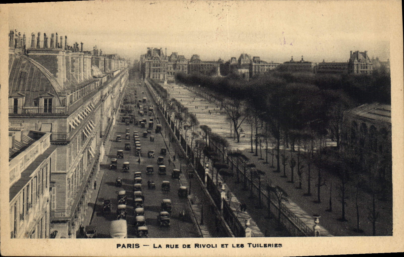 CPA Paris La Rue de Rivoli et les Tuileries 
