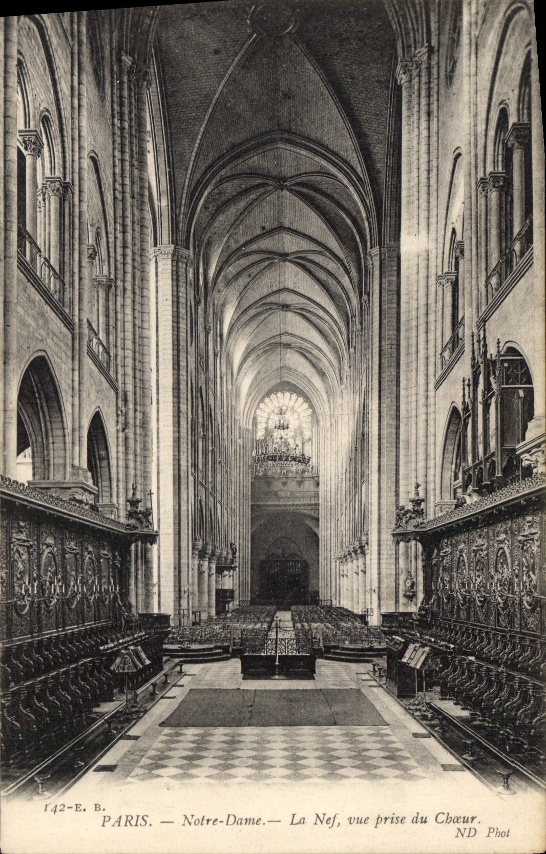 CPA Paris Notre Dame La Nef vue prise du Choeur 