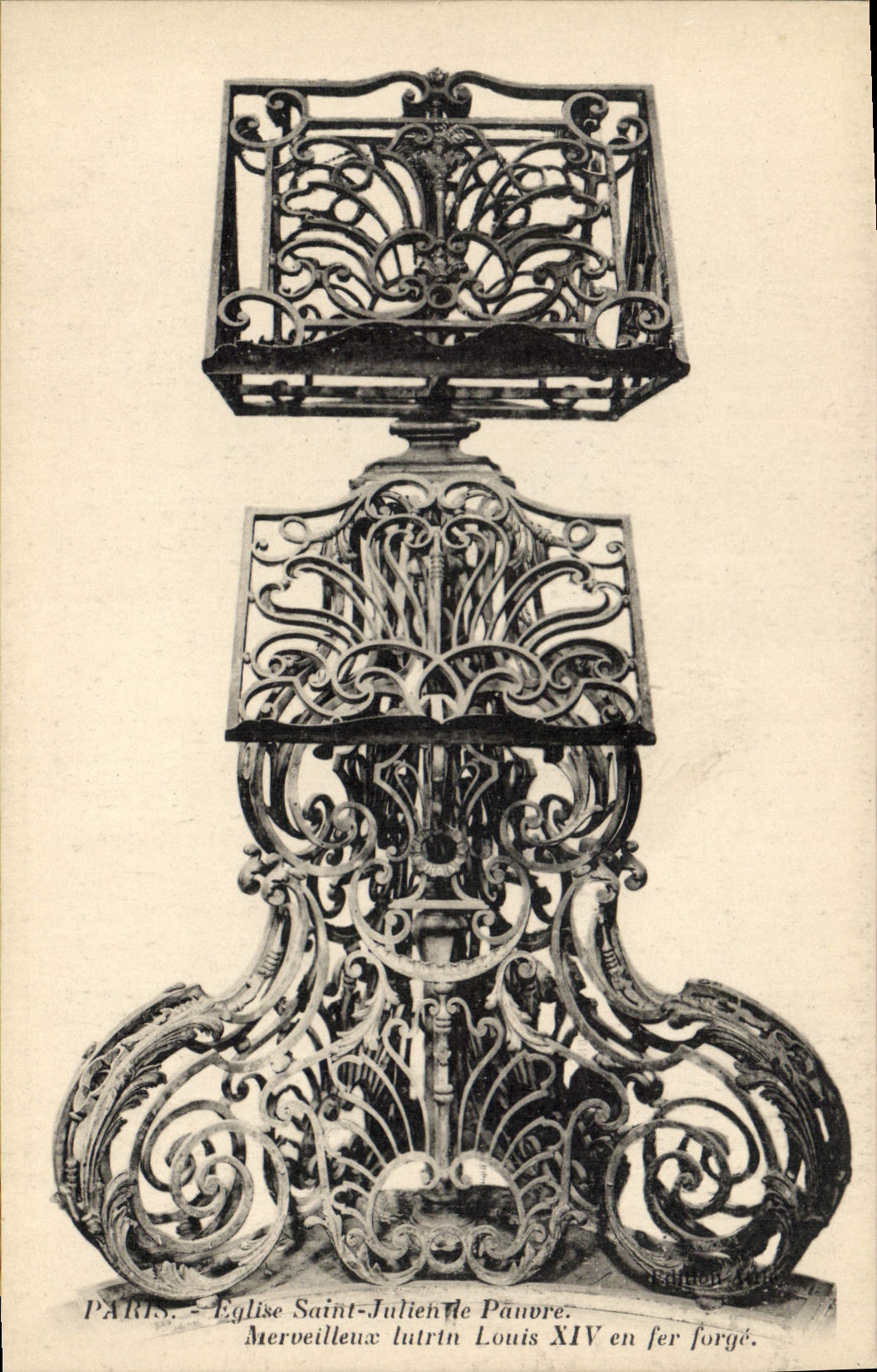 CPA Paris Eglise Saint Julien de Pauvre Merveilleux lutrin Louis XIV en Fer forge 