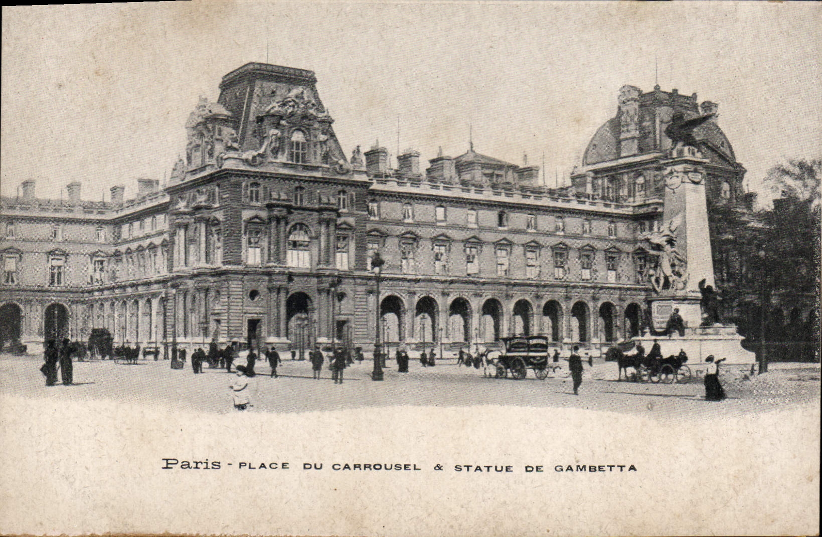 CPA Paris Place du Carrousel et statue de Gambetta 