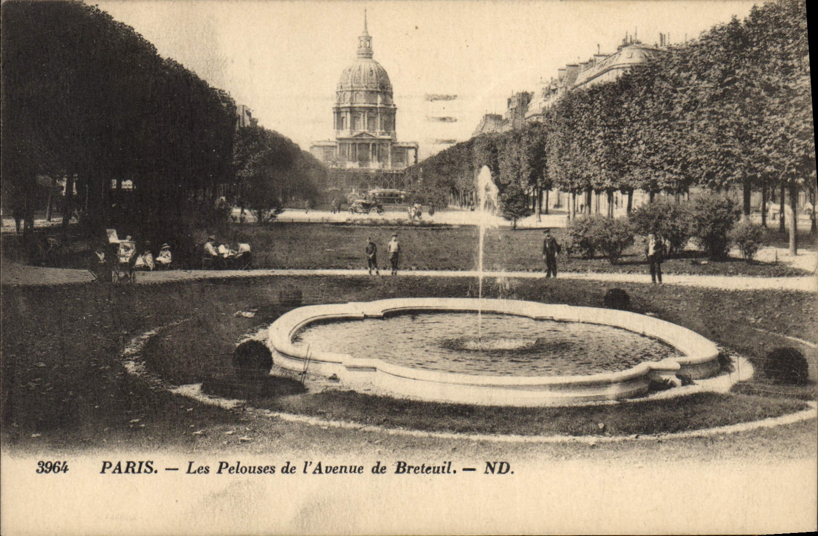CPA Paris les Pelouses de l'Avenue de Breteuil 