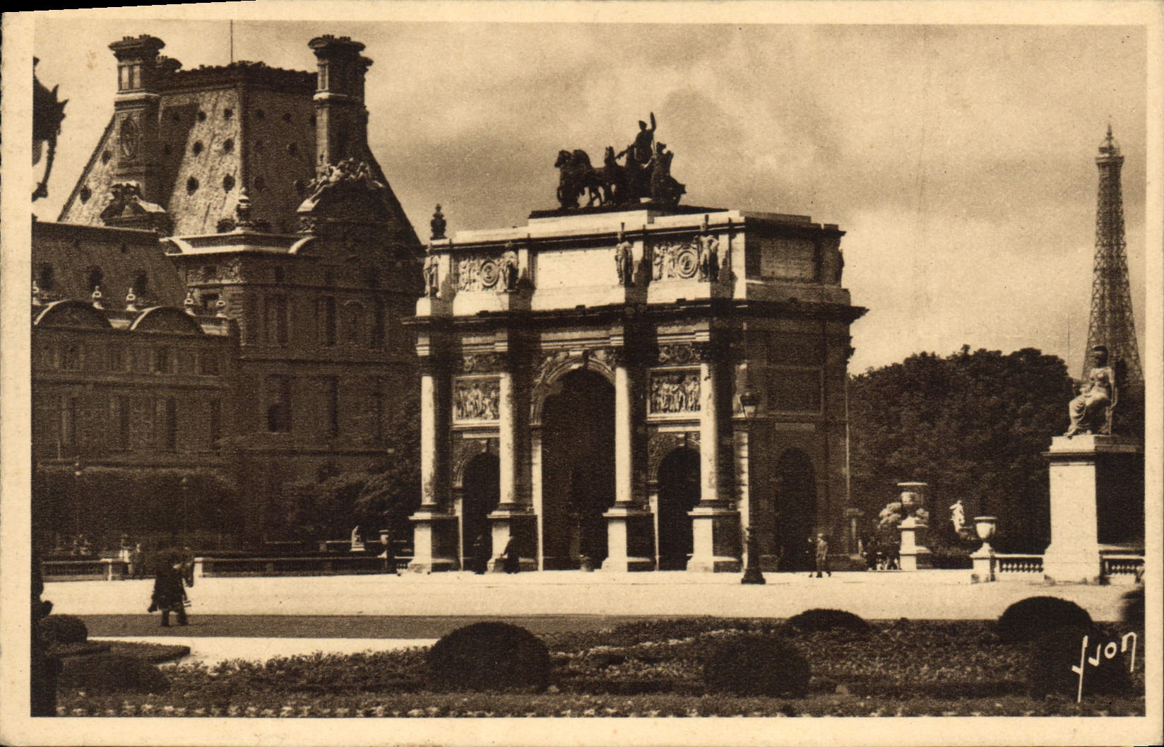 CPA Paris en Flanant Place du Carrousel 