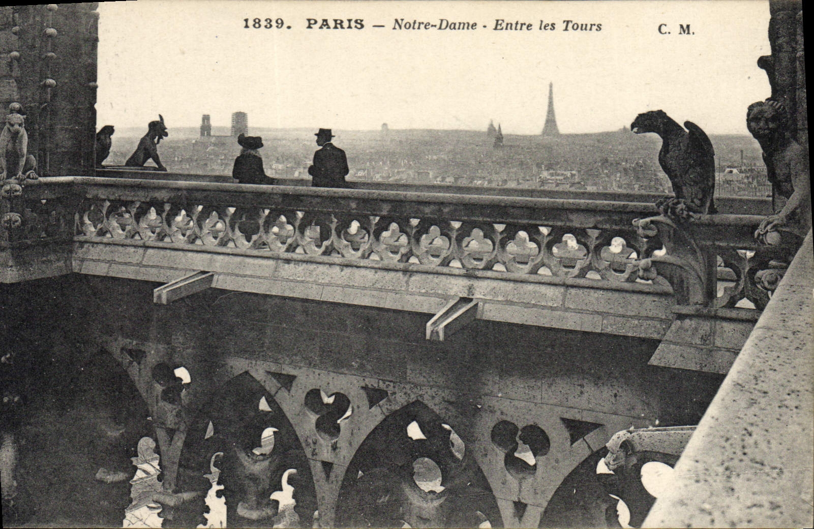 CPA Paris Notre Dame Entre les Tours 