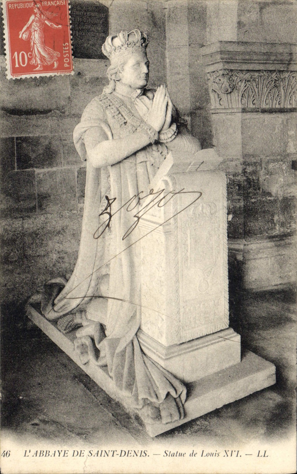 CPA L'Abbaye de Saint Denis Statue de Louis XVI 