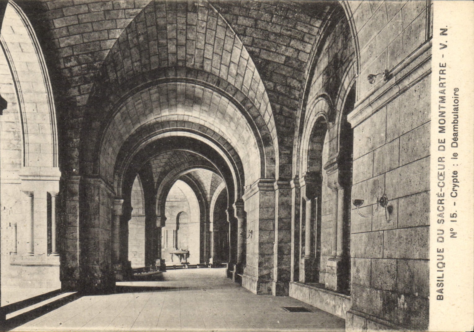 CPA Basilique du Sacre Coeur de Montmartre Crypte le Deambulatoire 