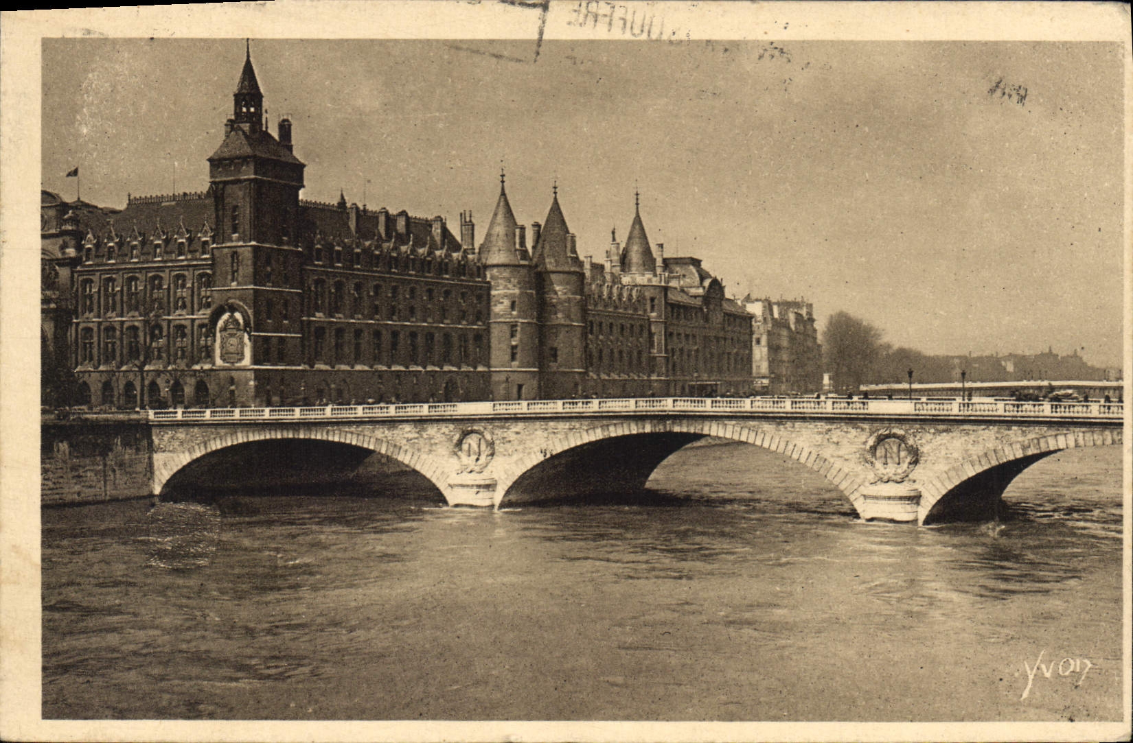 CPA Paris en flanant Le Palais de Justice et le Pont au Change 