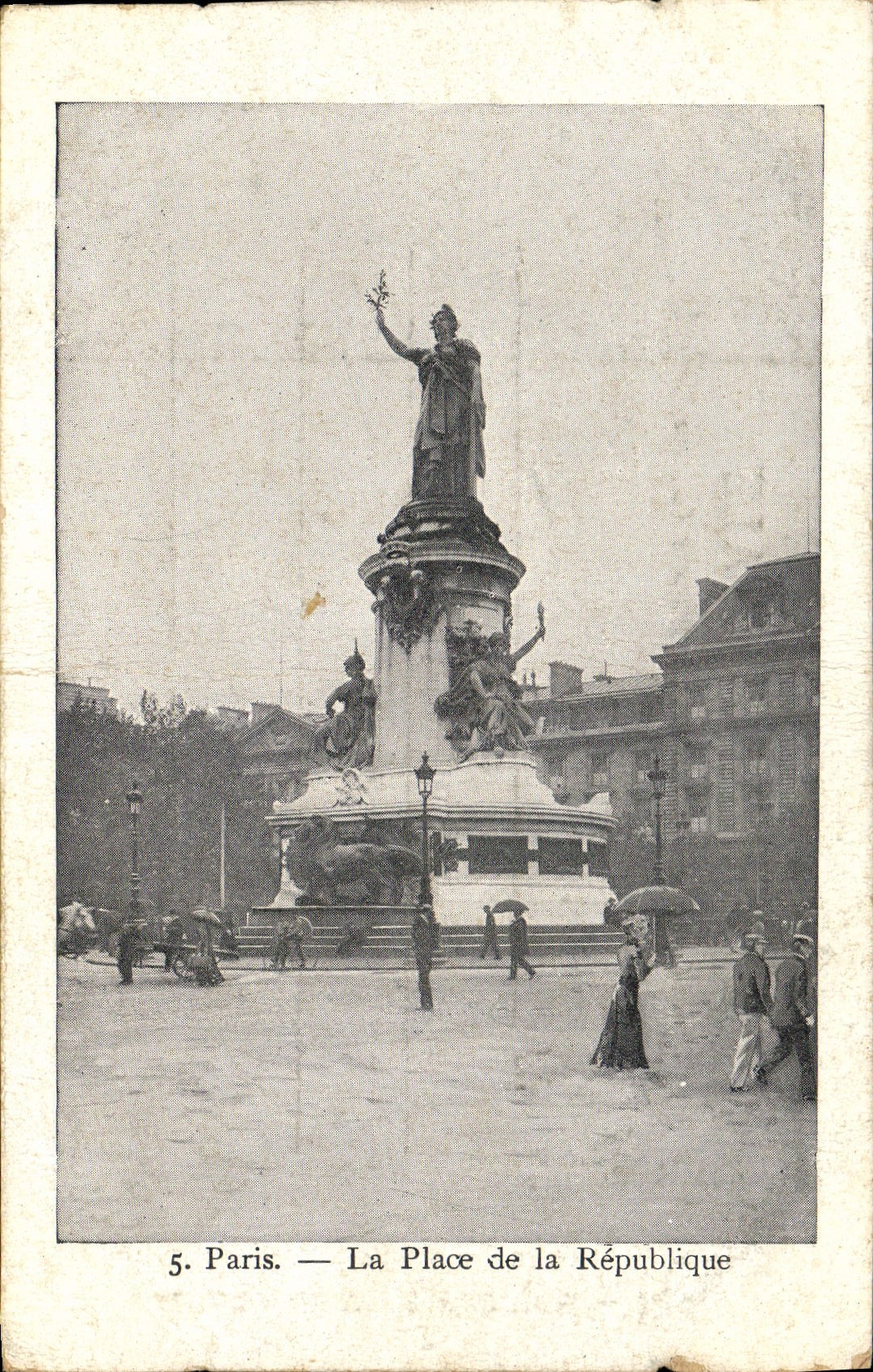 CPA Paris La Place de la Republique 