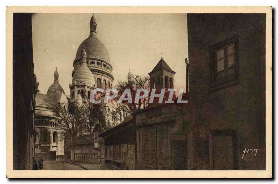 CPA Paris Le Sacre Coeur et le Clocher de l'Eglise Saint Pierre 