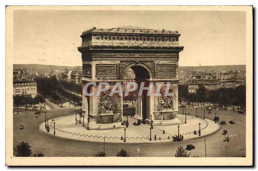 CPA Paris L'Arc de Triomphe et la Place de l'Etoile 