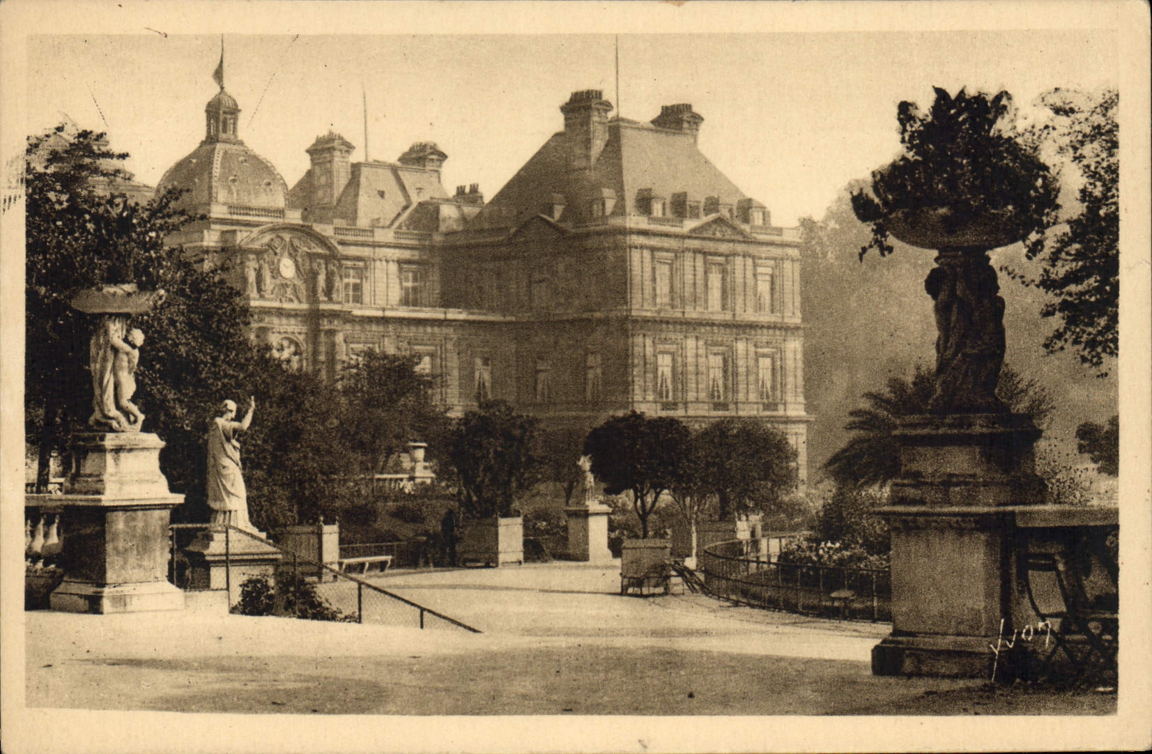 CPA Paris Le Palais et Jardin du Luxembourg 
