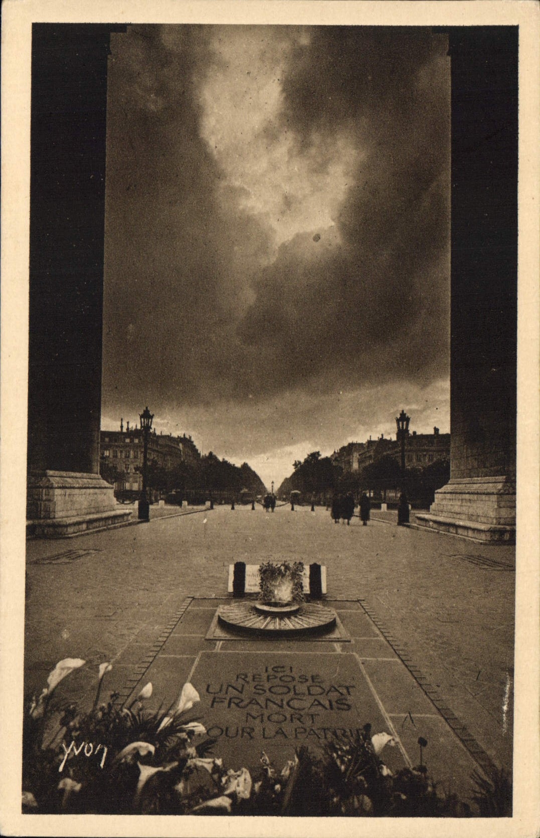 CPA Paris La Tombe du Soldat Inconnu 