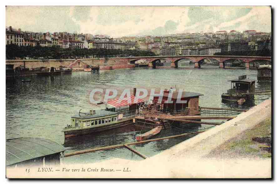 CPA Lyon Vue vers la Croix Rousse Bateau