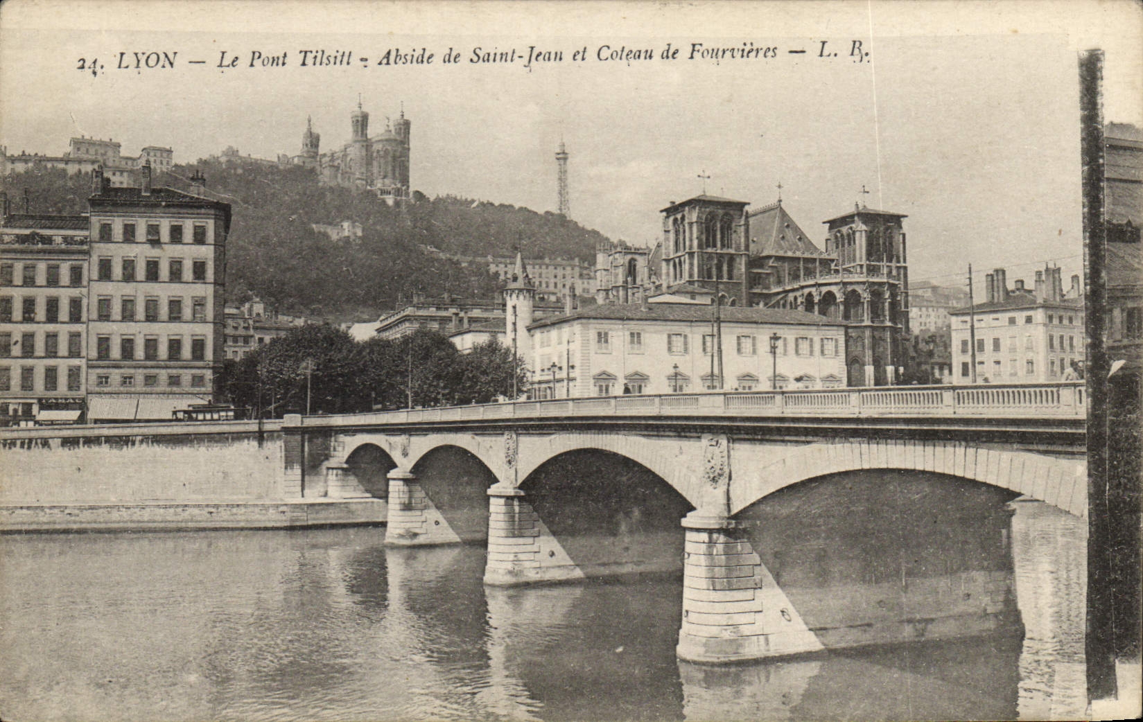 CPA Lyon Le Pont Tilsitt Abside de Saint Jean et Coteau de Fourvieres 
