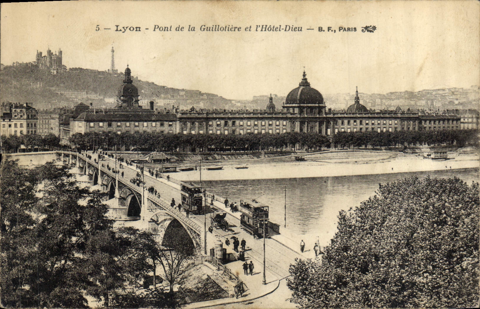 CPA Lyon Pont de la Guillotiere et l'Hotel Dieu 