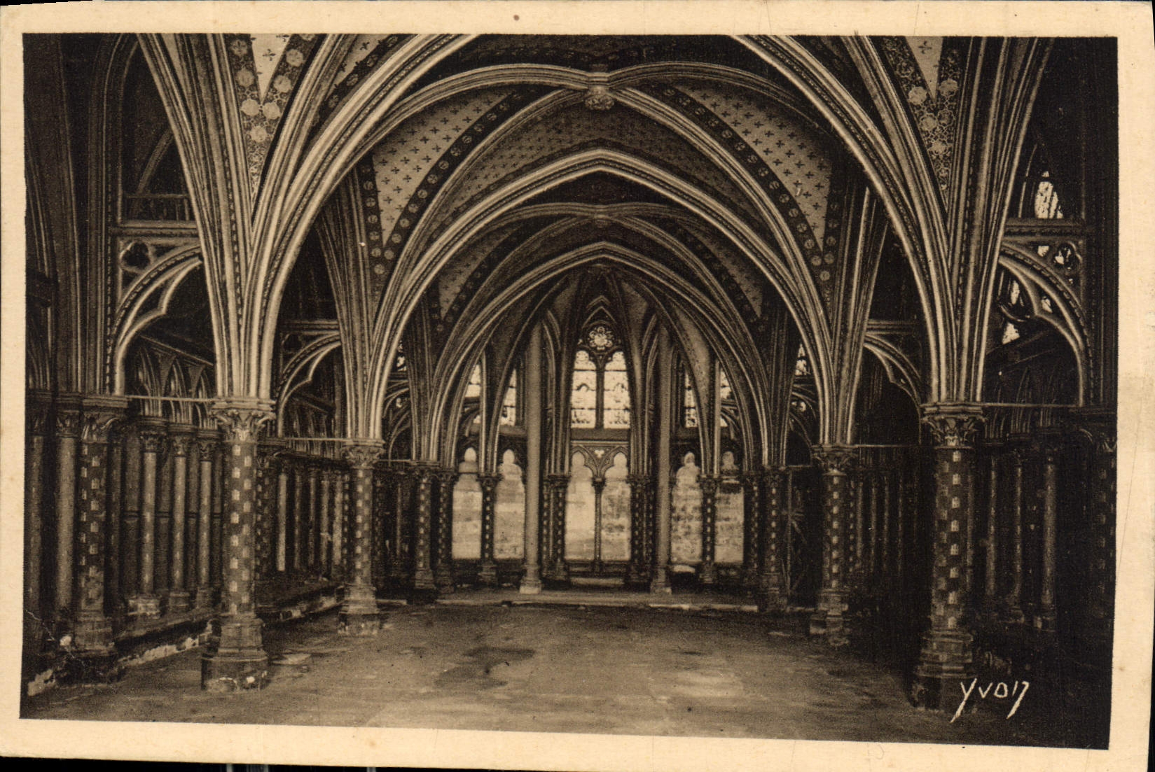 CPA Paris La Sainte Chapelle Interieur de la Chapelle basse 