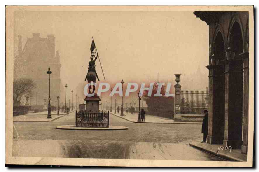 CPA Paris Statue de Jeanne d'Arc et Avenue Paul Deroulede 