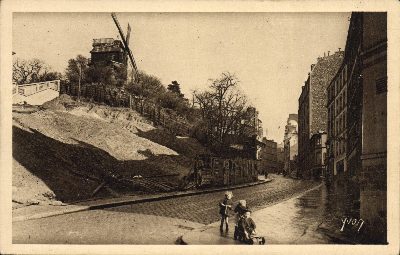 CPA Paris La Rue Lepic et le Moulin de la Galette 
