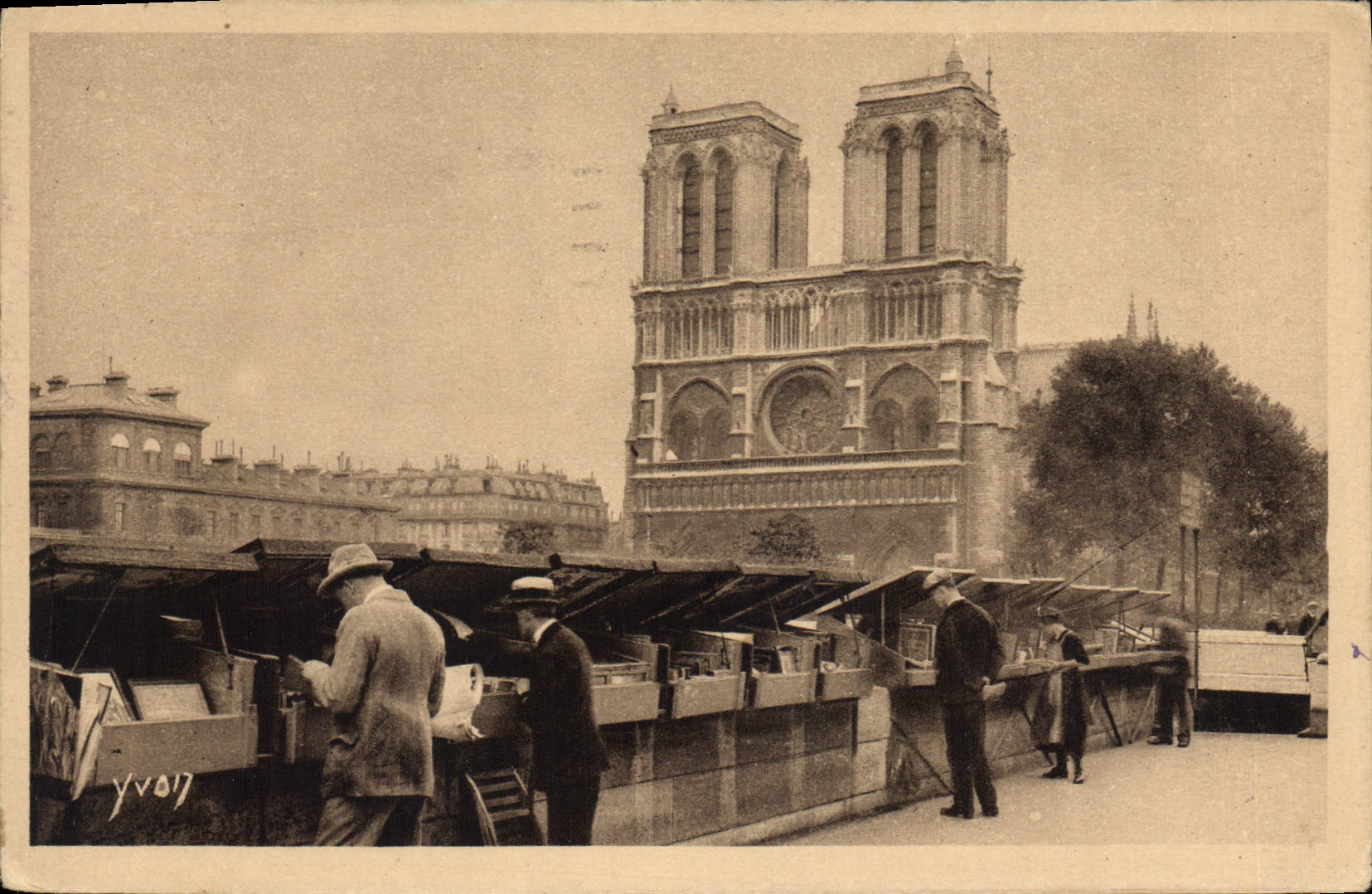 Notre-Dame de Paris — Les Bouquinistes du Quai Saint-Michel — Édition d'Yvonn