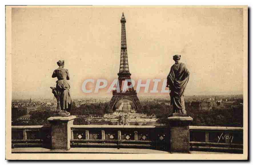 CPA Paris La Tour Eiffel vue des Terrasses du Trocadero 