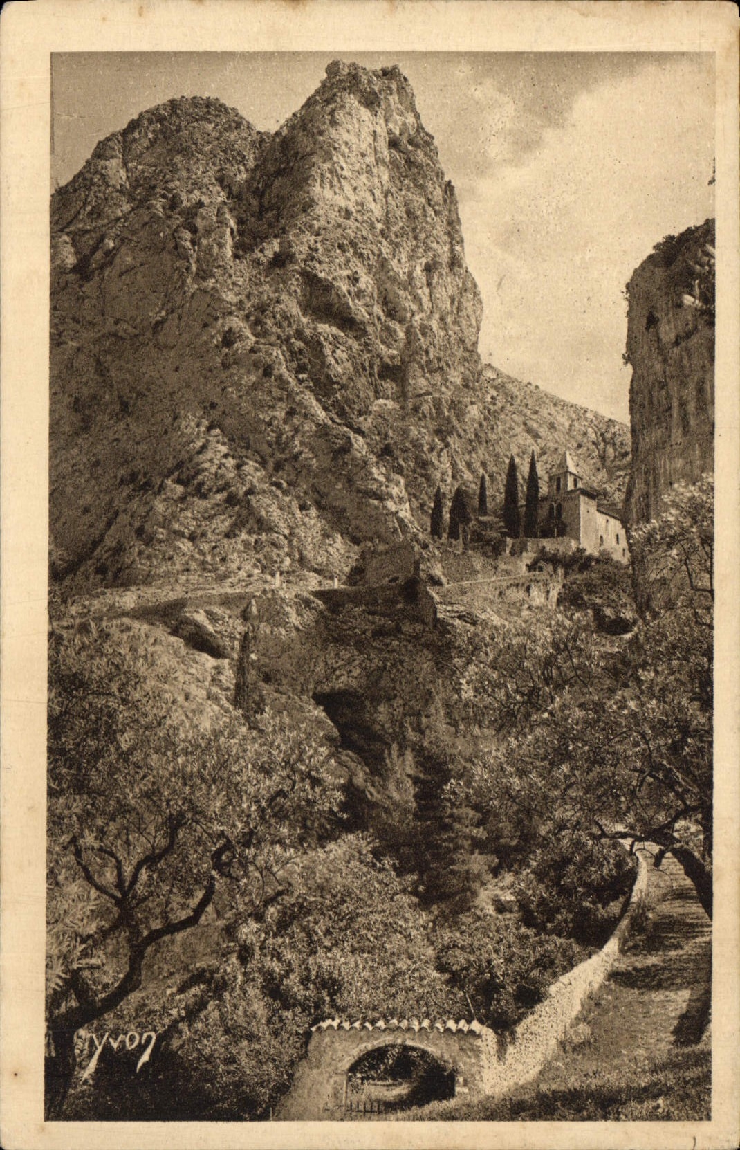 CPA Paysages et Pierres de Provence Moutiers Ste Marie et Chapelle de Beauvour fondee par Charlemagn