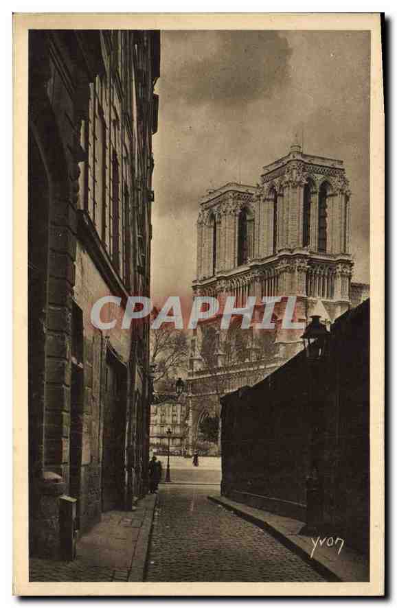 CPA Paris Notre Dame vue de la Rue Saint Julien le Pauvre 