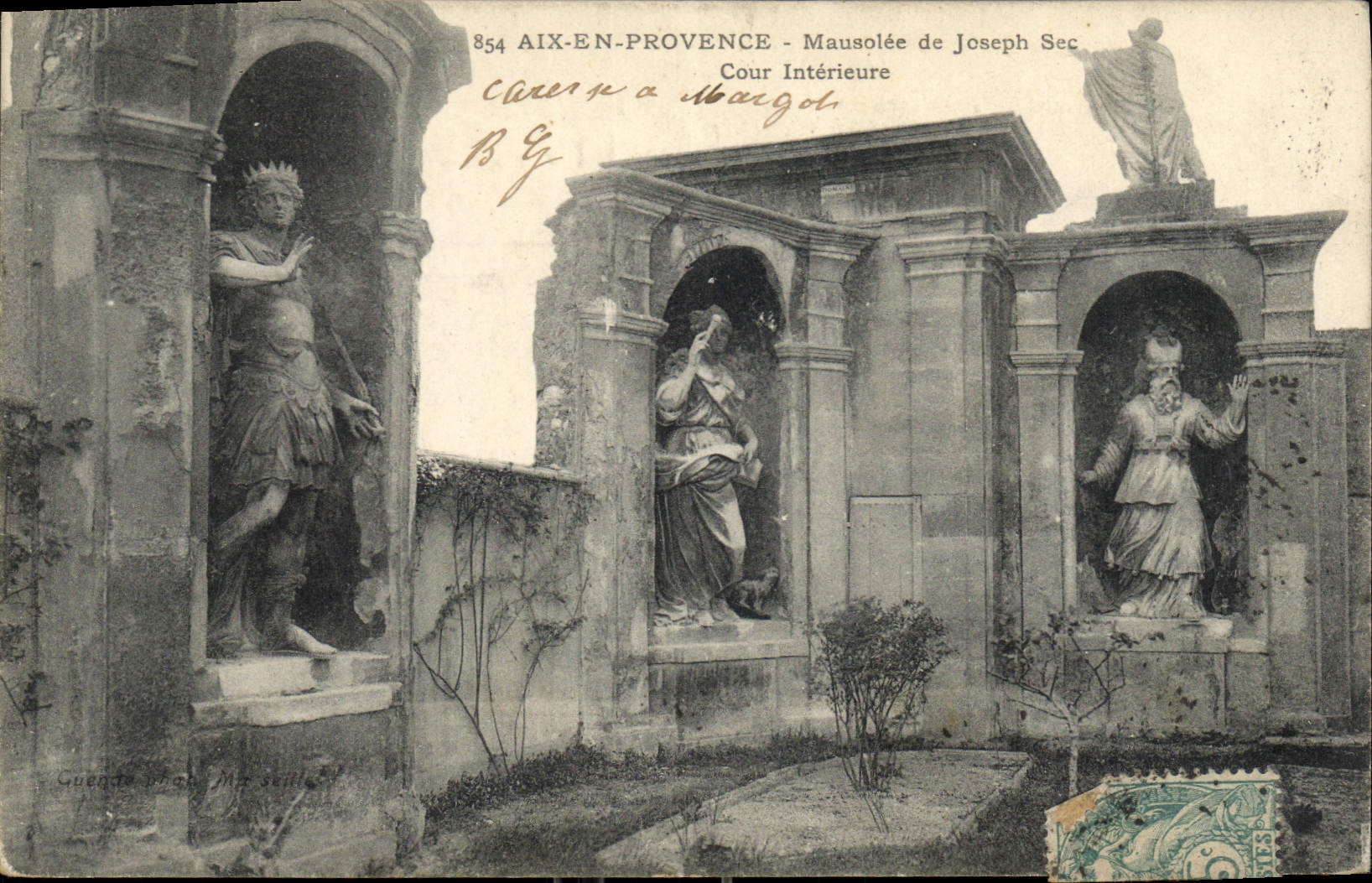 Aix-en-Provence — Innenhof des Mausoleums von Joseph Sec — Gueret Photo