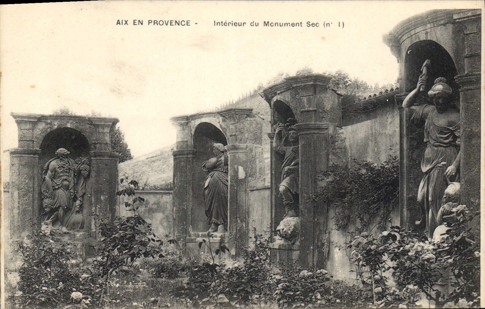 Aix en Provence — Innenansicht des Monument Sec (n° 1) — Verleger nicht sichtbar
