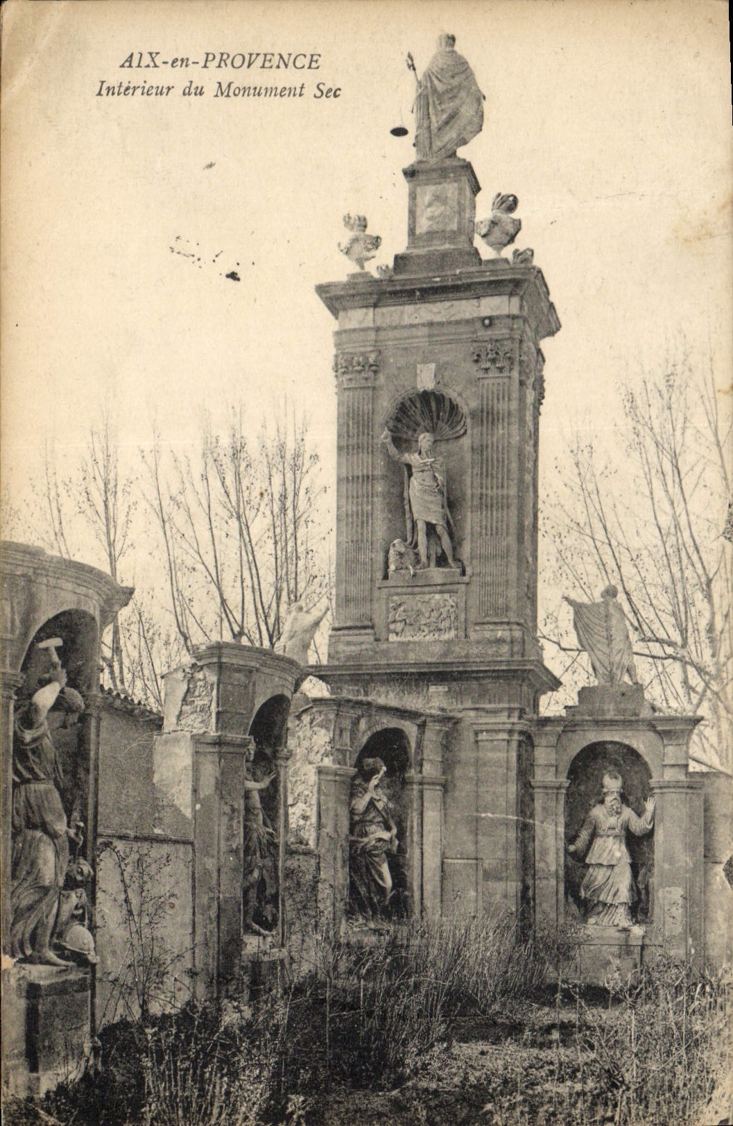 Aix-en-Provence — Interno del Monument Sec — editore non identificato